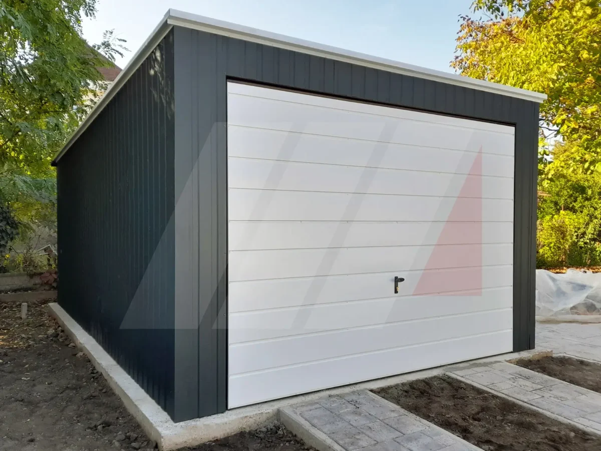 Garaż blaszany grafit panel pionowy 3.5 x 5 brama uchylna biała