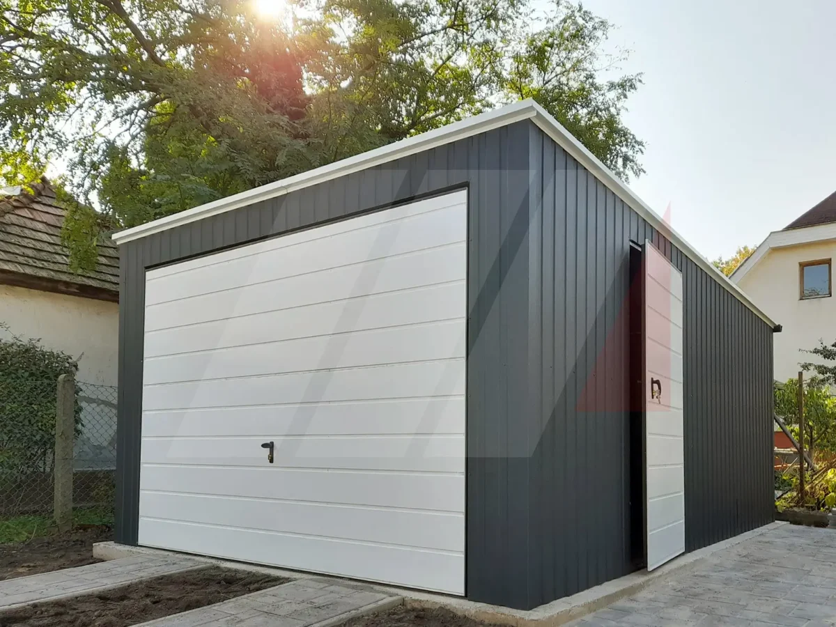 Garaż blaszany grafit panel pionowy 3.5 x 5 brama uchylna biała