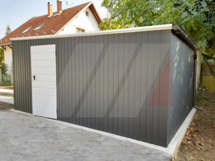 Garaż blaszany grafit panel pionowy 3.5 x 5 brama uchylna biała