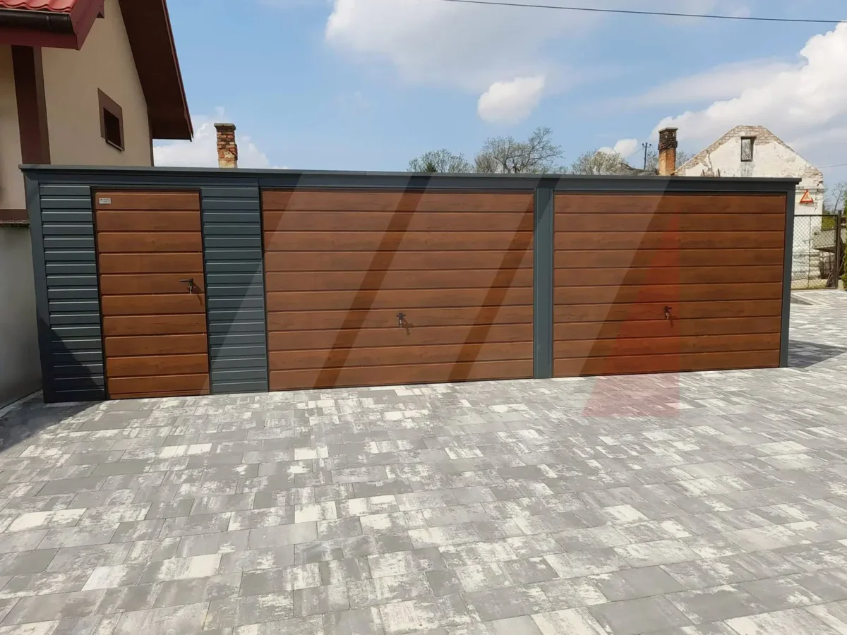 Garaż blaszany grafit spad dachu do tyłu 8m x 6m bramy orzech