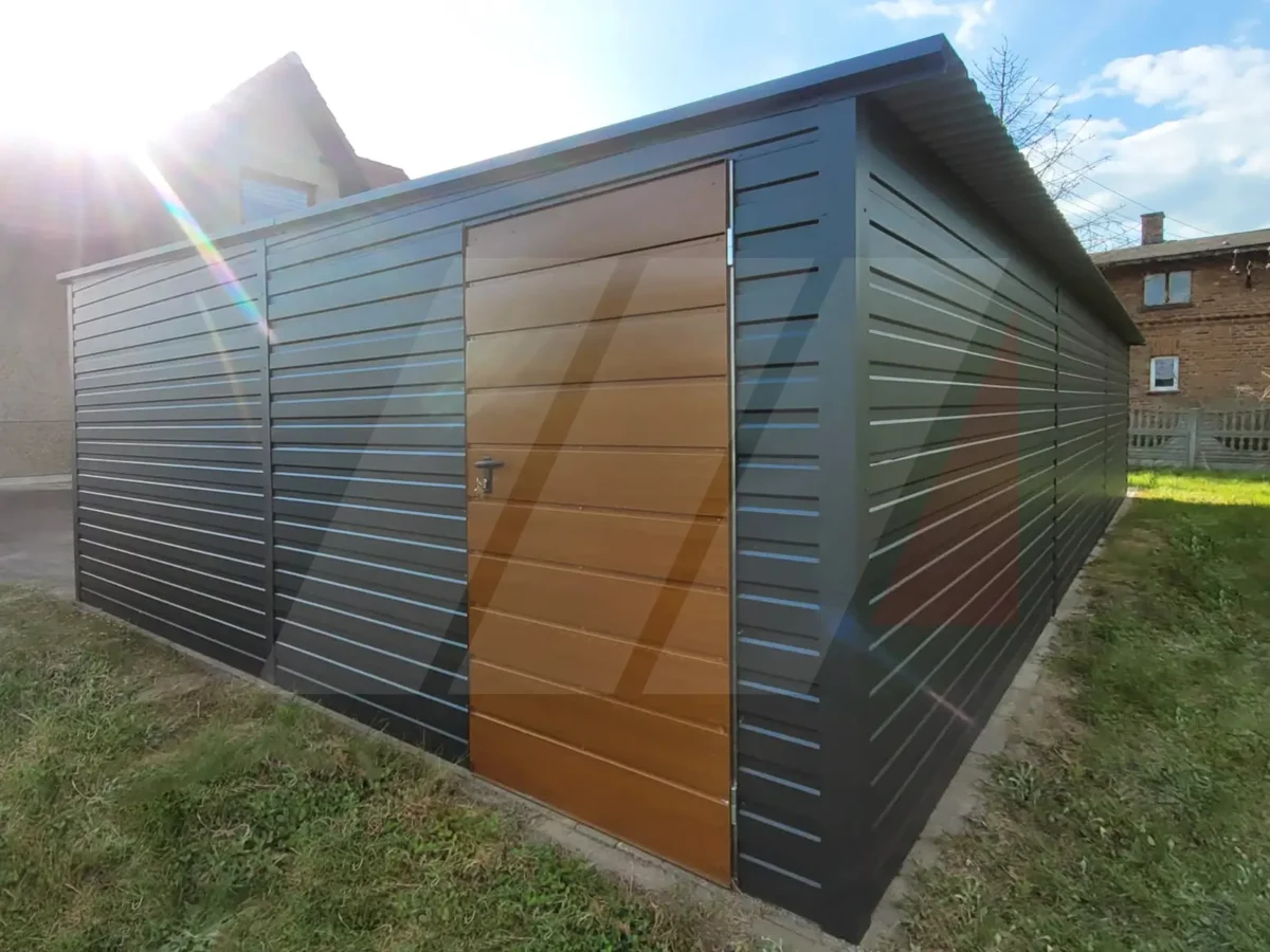 Garaż blaszany trzystanowiskowy grafit 9m x 6m bramy złoty dąb