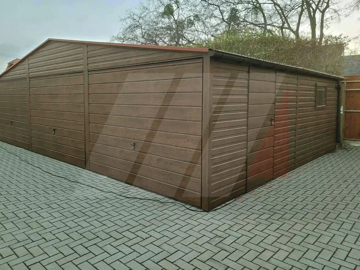 Garaż blaszany trzystanowiskowy orzech 9m x 6m bramy uchylne