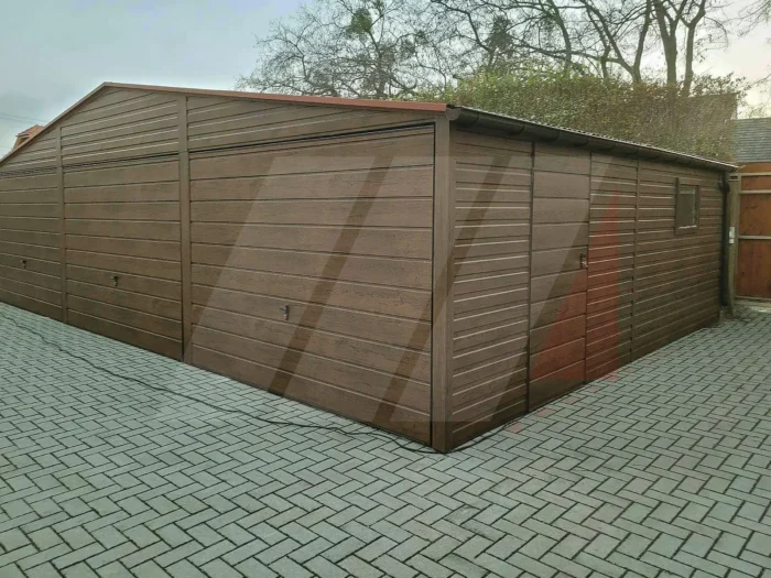 Garaż blaszany trzystanowiskowy orzech 9m x 6m bramy uchylne